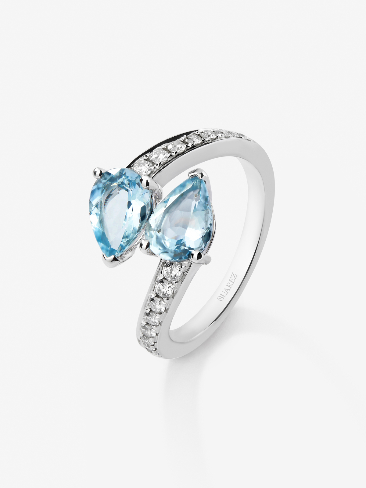 You and me ring in 18K white gold with 2 pear-cut blue aquamarines with a total of 1.81 cts and 18 brilliant-cut diamonds with a total of 0.22 cts
