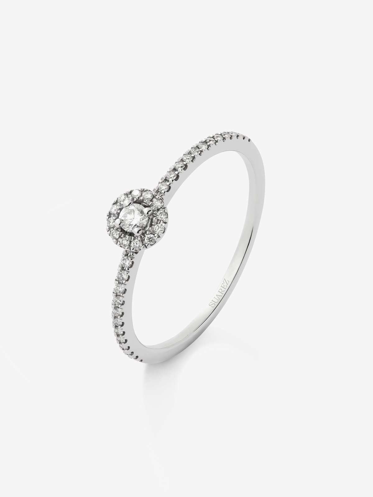 18K white gold ring with 39 brilliant-cut diamonds with a total of 0.16 cts