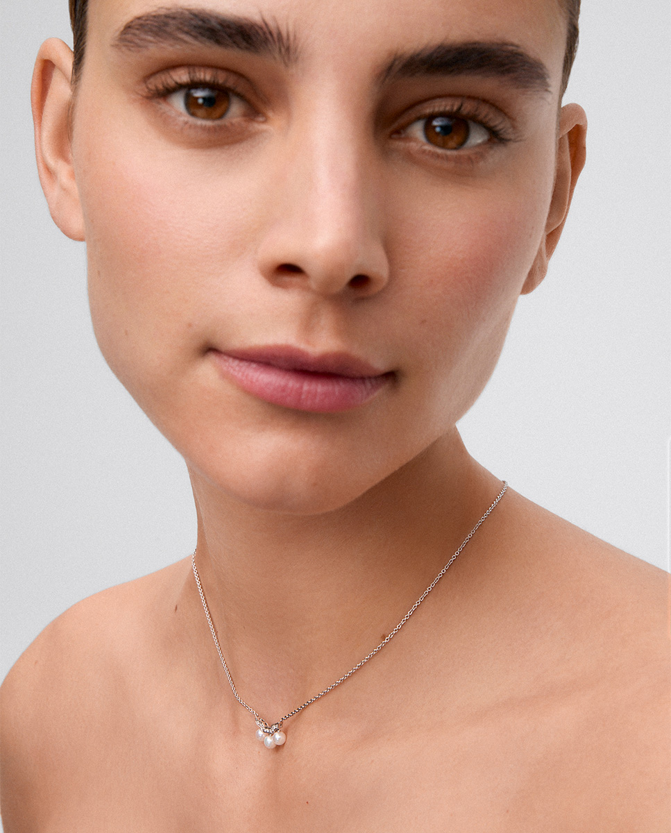 18k white gold pendant chain with three Akoya pearls and diamonds.