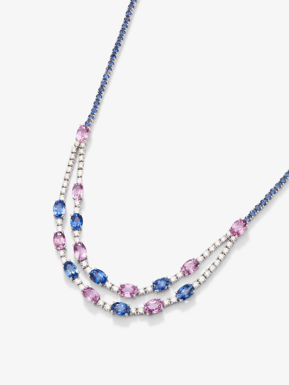 18K White Golden Collar with blue skews in 15.7 cts oval size, 10.17 cts and white diamonds in a bright size of 3.08 cts