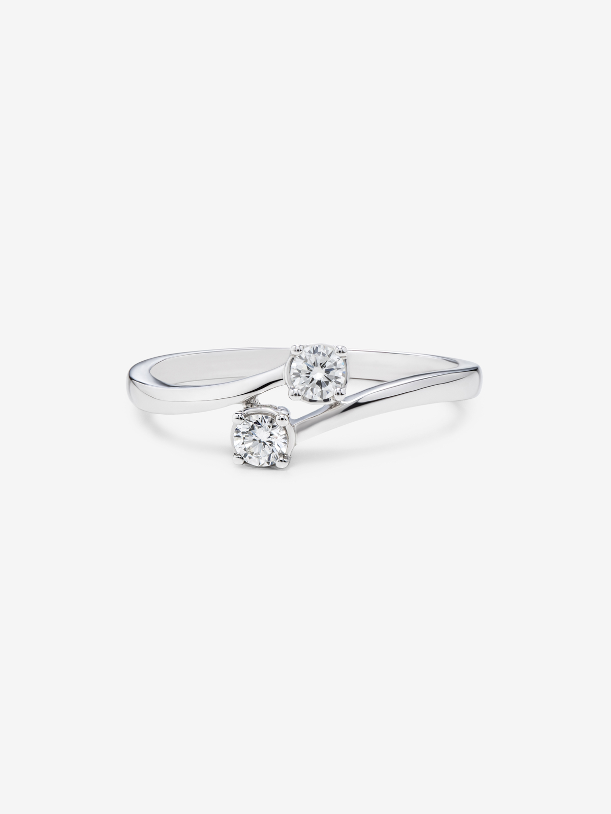 You and me ring in 18K white gold with 2 brilliant-cut diamonds with a total of 0.19 cts