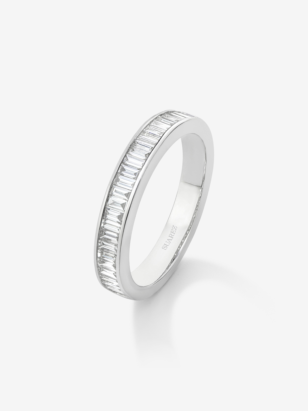 Half ring in 18K white gold with 31 baguette-cut diamonds with a total of 0.5 cts