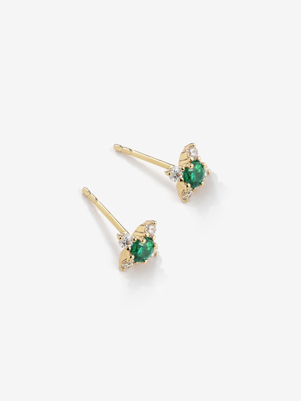 18K yellow gold flower earrings with emerald and diamonds.