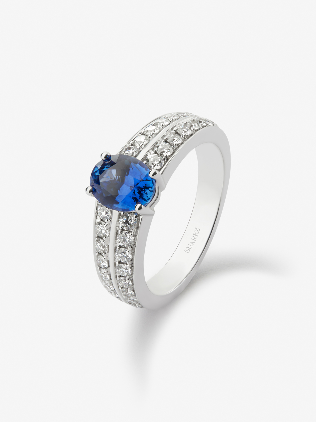 18K white gold ring with vivid blue sapphire in oval cut of 1,292 cts and 32 brilliant cut diamonds with a total of 0.6 cts