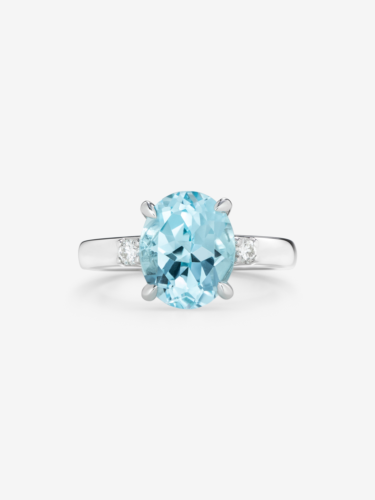 925 silver triple ring with oval-cut sky blue topaz of 3.78 cts and 2 brilliant-cut diamonds with a total of 0.11 cts