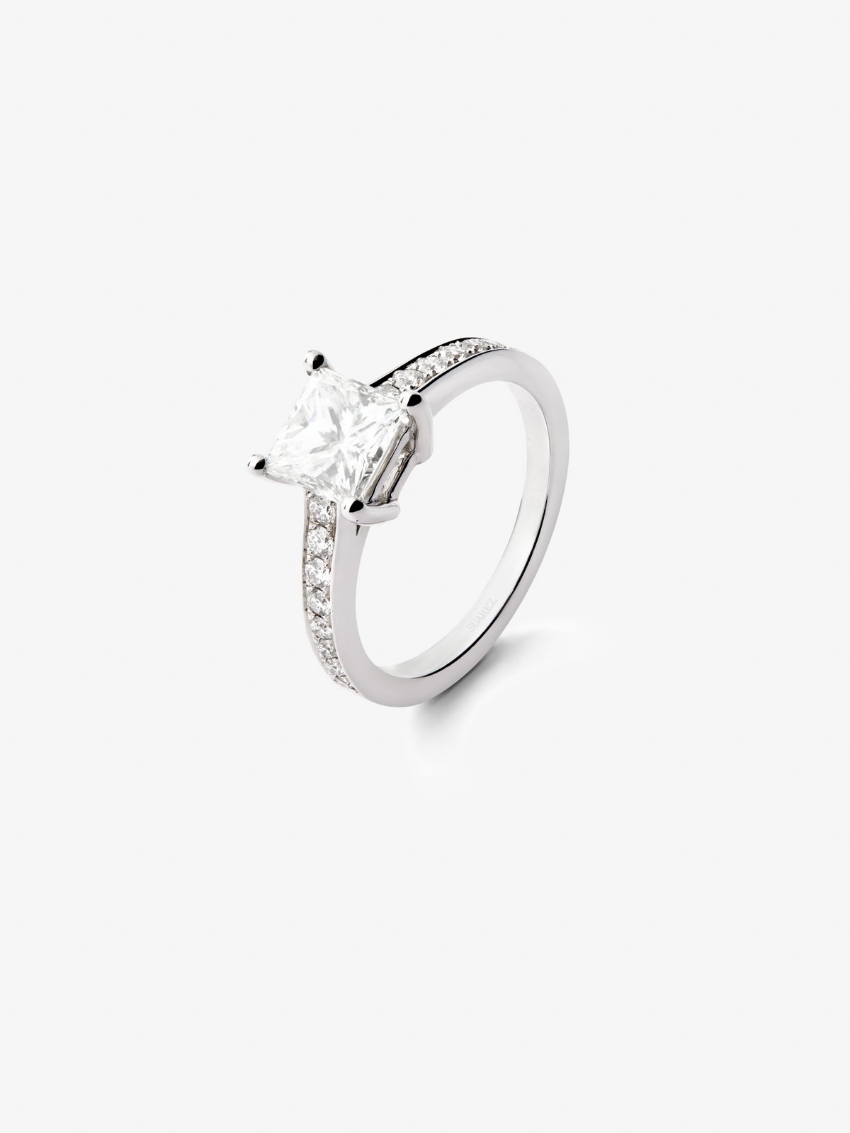 18K white gold ring with central emerald-cut diamond of 1.51 cts and arm of 16 brilliant-cut diamonds with a total of 0.26 cts