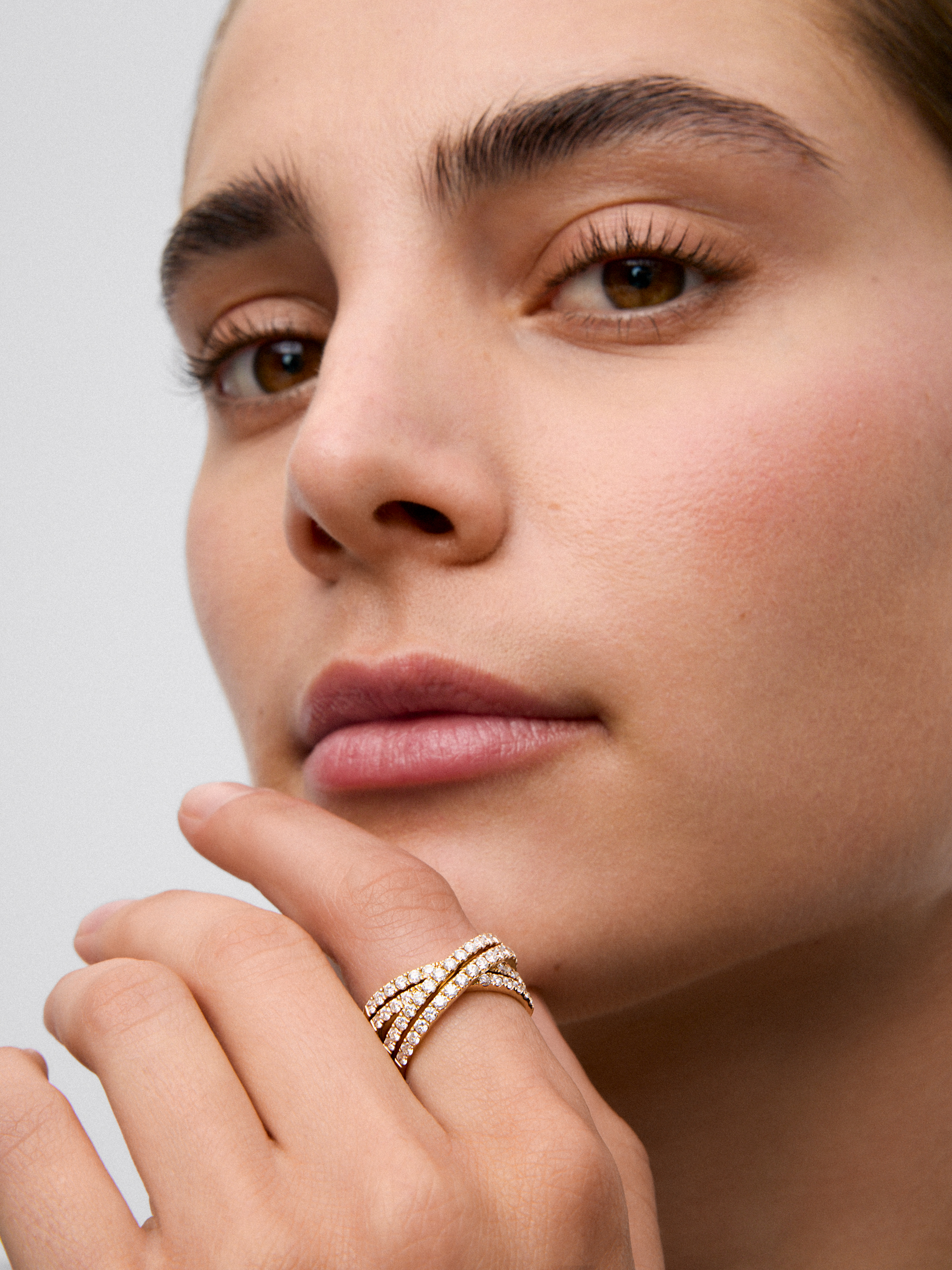 18K yellow gold double cross ring with 52 brilliant-cut diamonds with a total of 1.13 cts