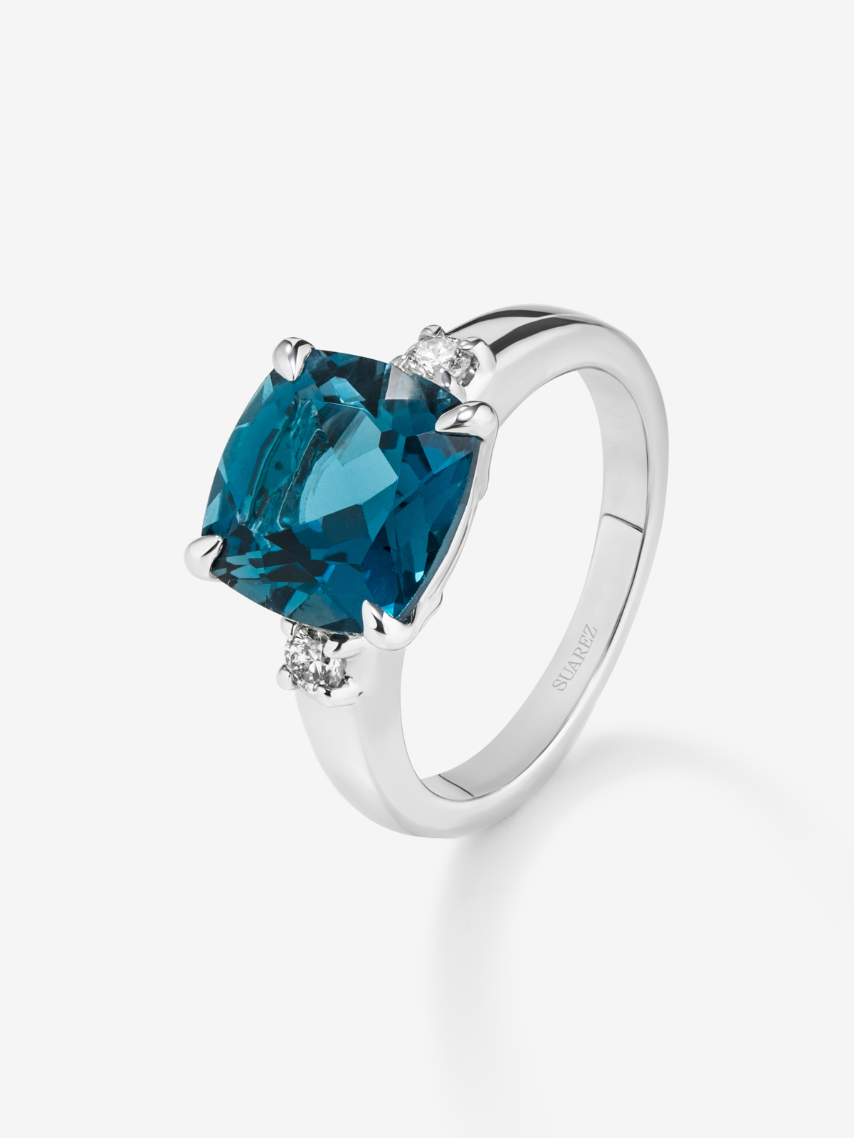 925 silver triple ring with cushion-cut London blue topaz of 5.08 cts and 2 brilliant-cut diamonds with a total of 0.12 cts