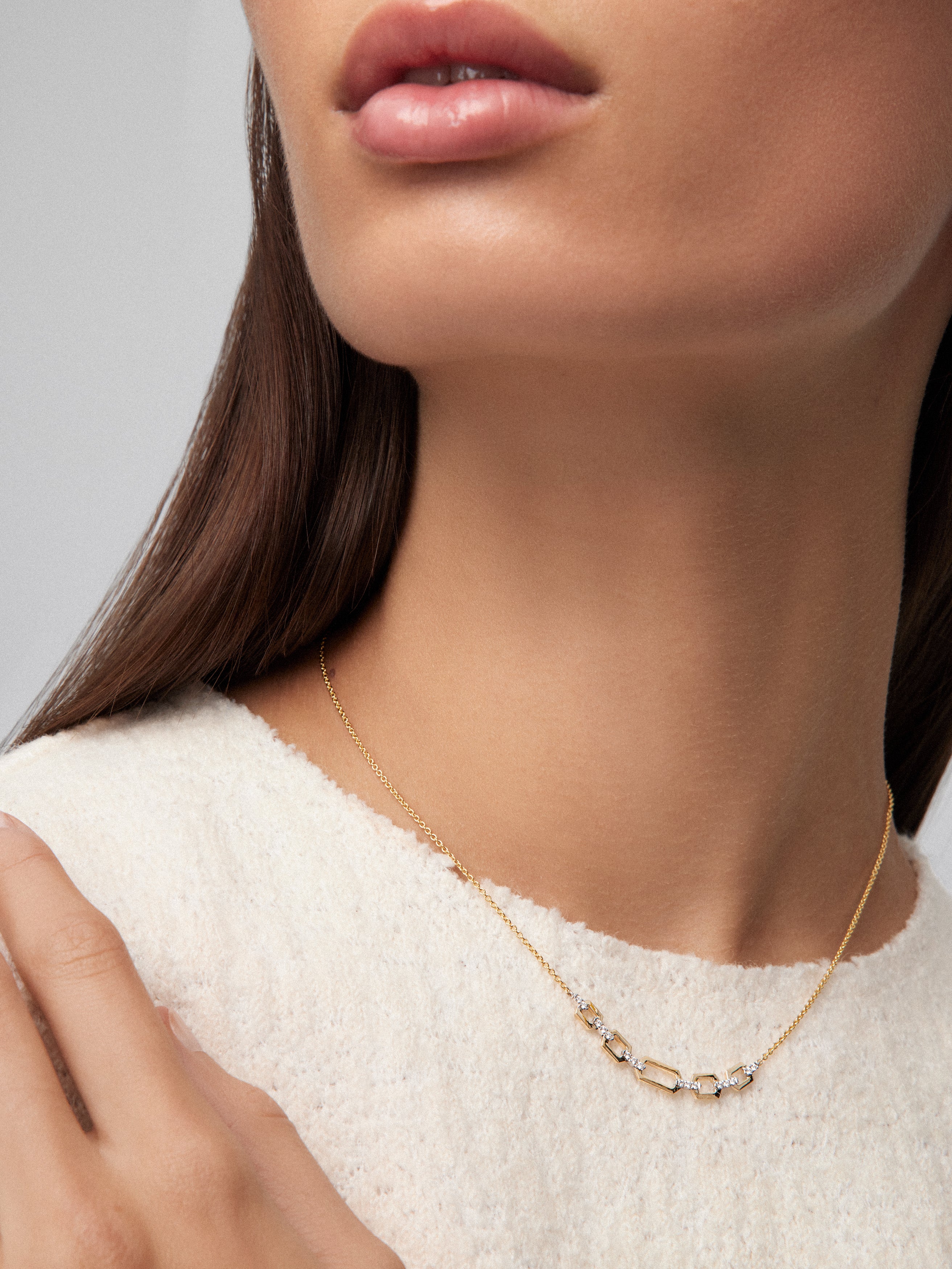 18K white and yellow gold pendant with white diamonds of 0.11 cts