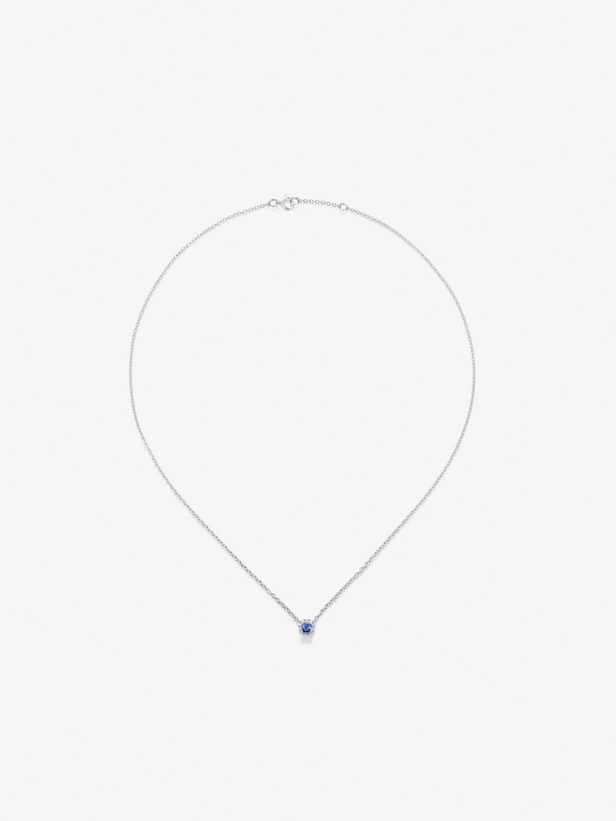 18K white gold pendant with brilliant-cut blue sapphire of 0.23 cts and a border of 10 brilliant-cut diamonds with a total of 0.07 cts