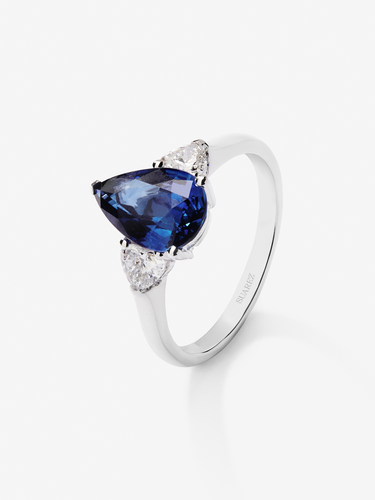 18K white gold ring with pear-cut royal blue sapphire of 2.54 cts and 2 heart-cut diamonds with a total of 0.38 cts