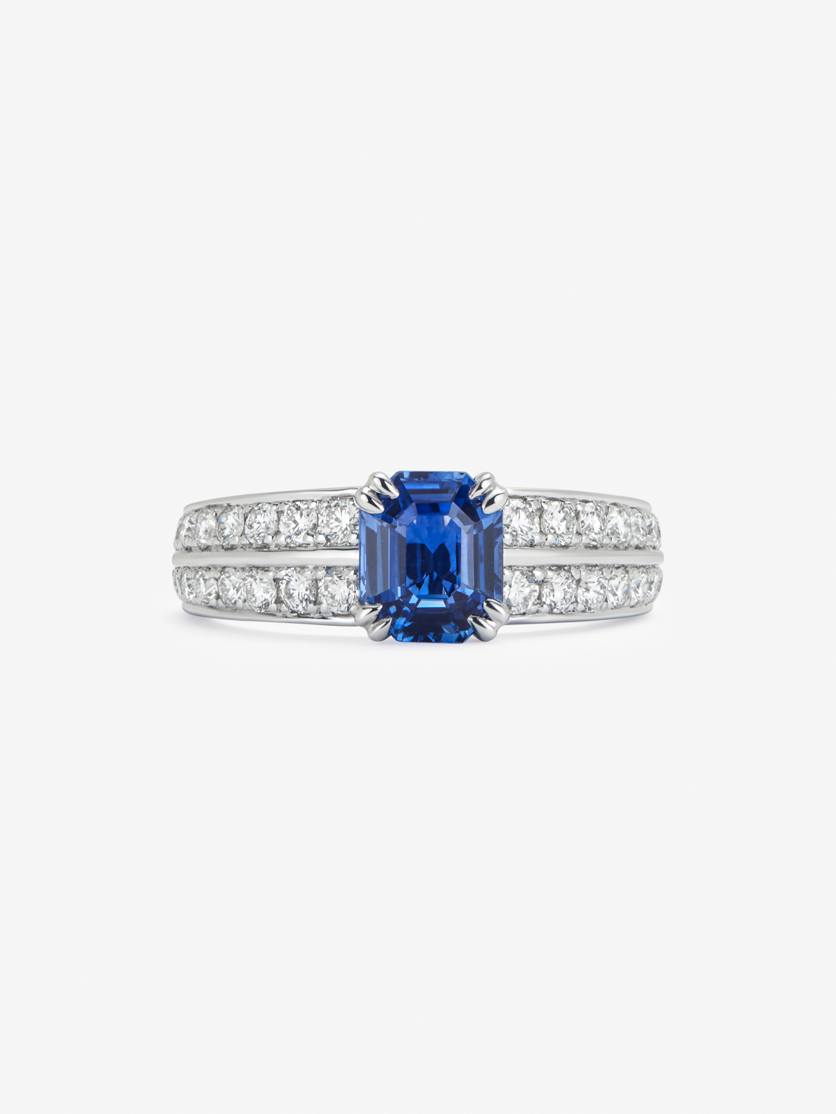 18K white gold ring with cornflower blue sapphire in octagonal cut of 1.477 cts and 36 brilliant-cut diamonds with a total of 0.59 cts