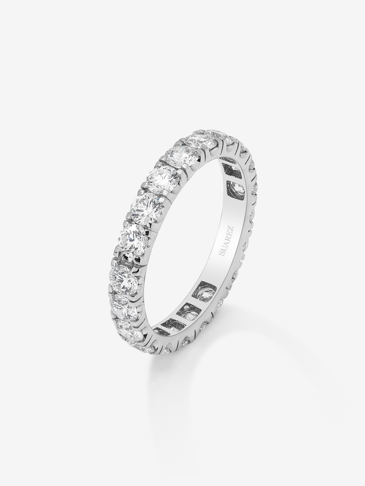 Entire 18K white gold ring with 24 brilliant-cut diamonds with a total of 1.06 cts