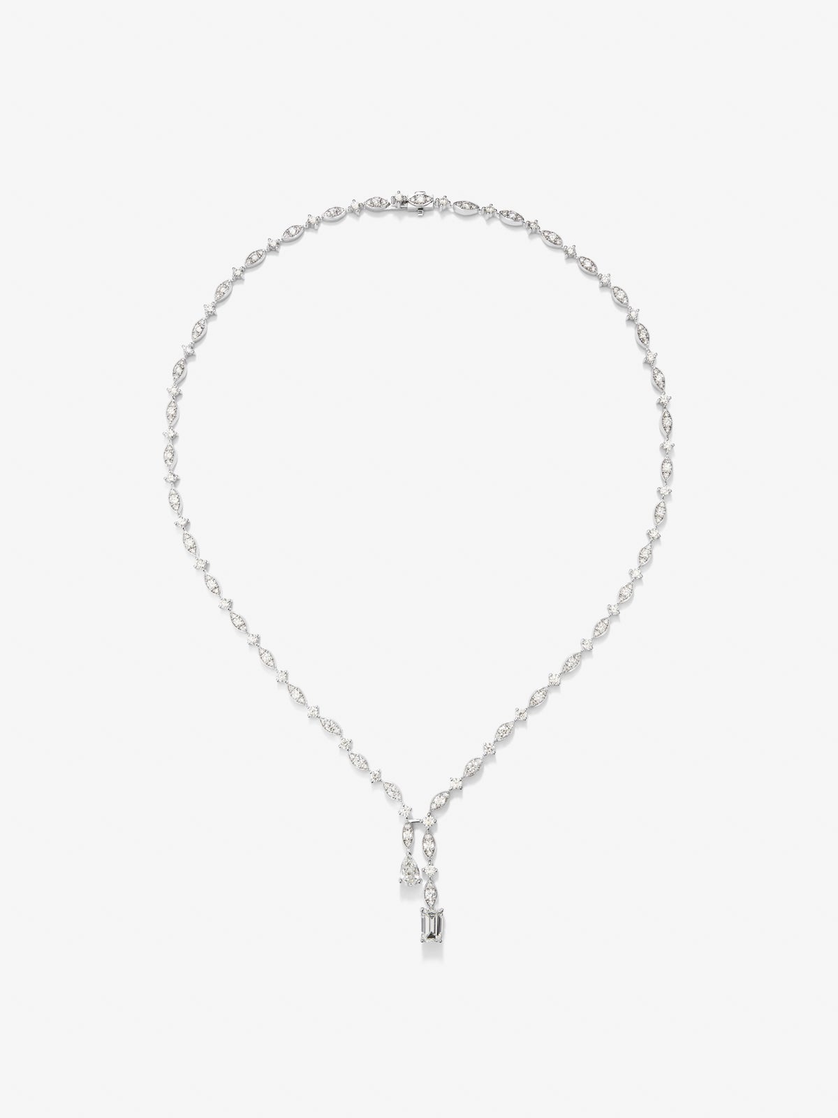 18K white gold necklace with white pear, emerald and bright diamonds of 9.05 cts