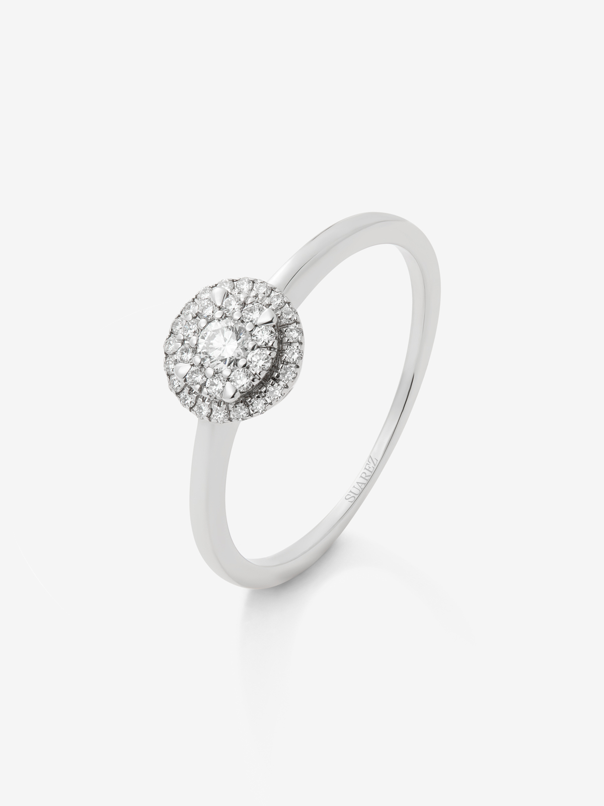18K white gold ring with 31 brilliant-cut diamonds with a total of 0.19 cts