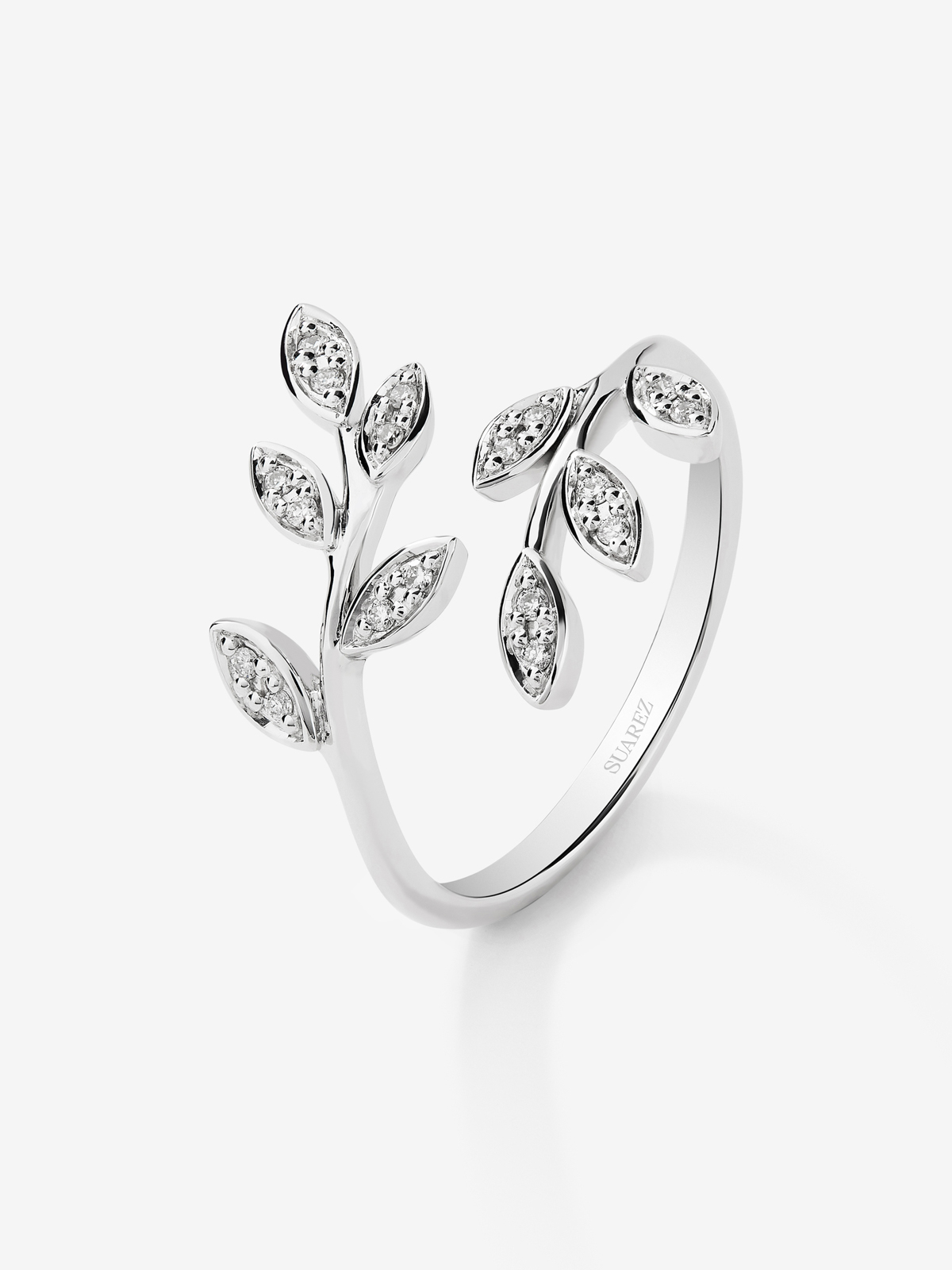 18K white gold ring with 18 brilliant-cut diamonds with a total of 0.07 cts and leaf shape