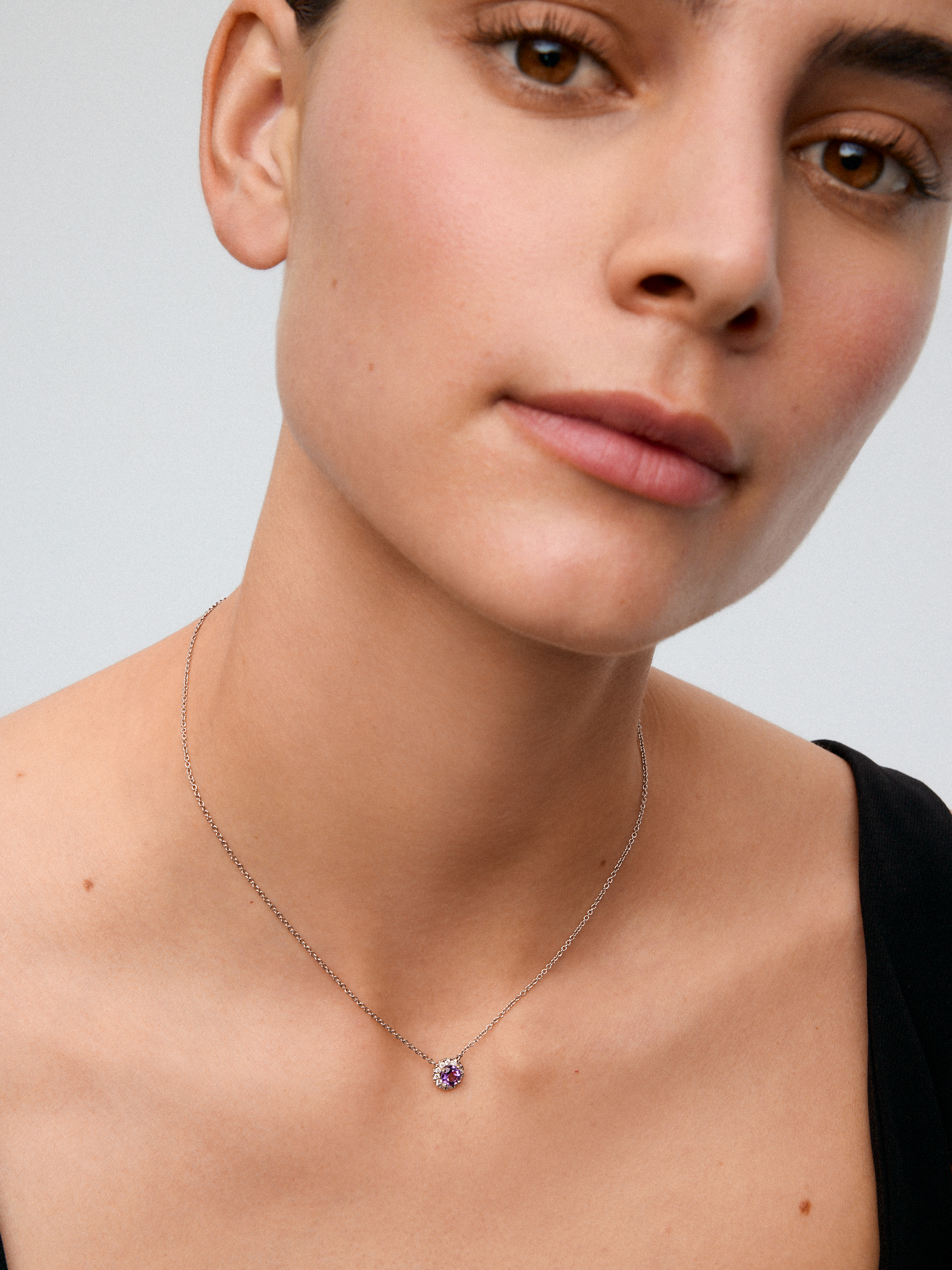 18K white gold pendant with 0.44 cts and 0.14 cts diamonds