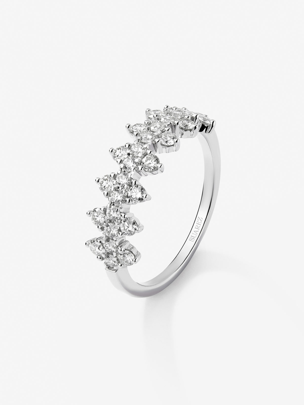 18K white gold ring with 28 brilliant-cut diamonds with a total of 0.59 cts