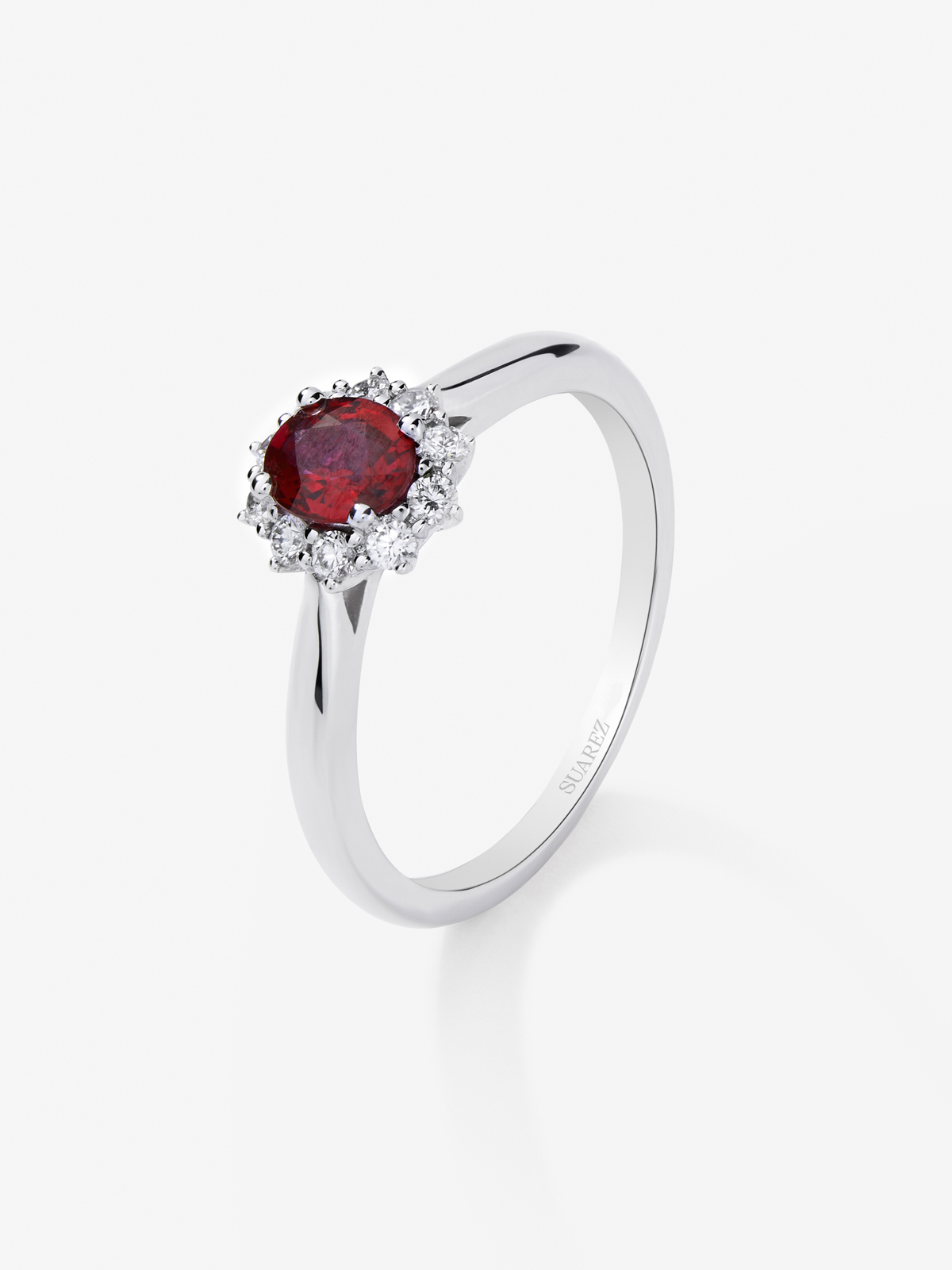 18K white gold ring with 0.45 cts and 0.2 cts diamonds