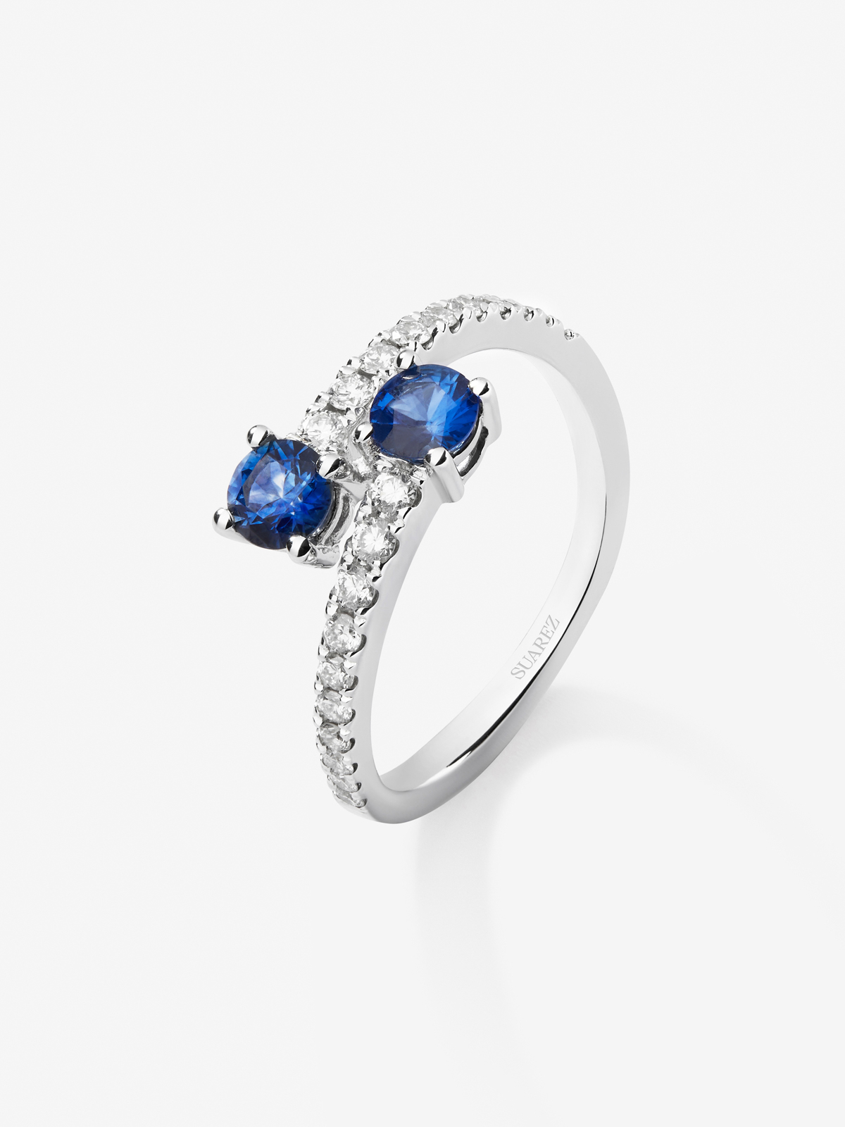 You and me ring in 18K white gold with 2 brilliant-cut sapphires with a total of 0.94 cts and 14 brilliant-cut diamonds with a total of 0.43 cts