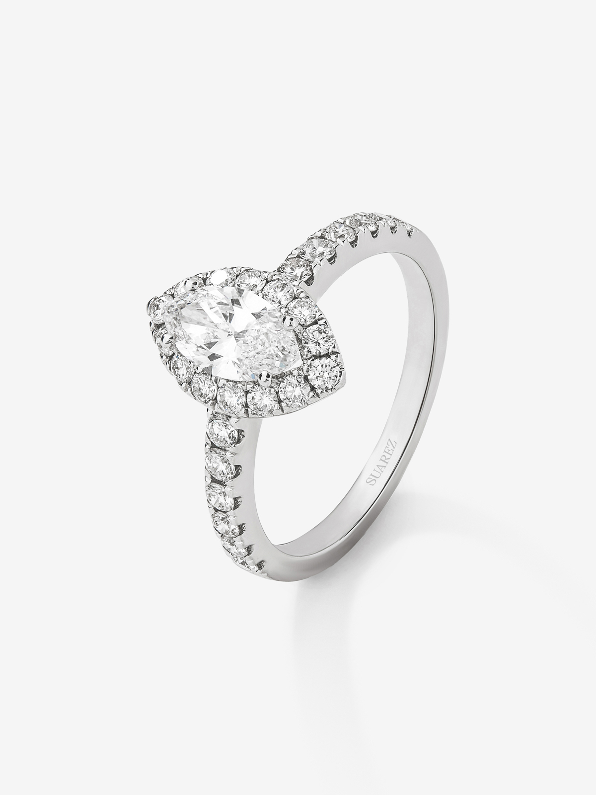 18K white gold ring with 0.7 ct marquise cut diamond and brilliant cut diamond border and arm with a total of 0.63 cts