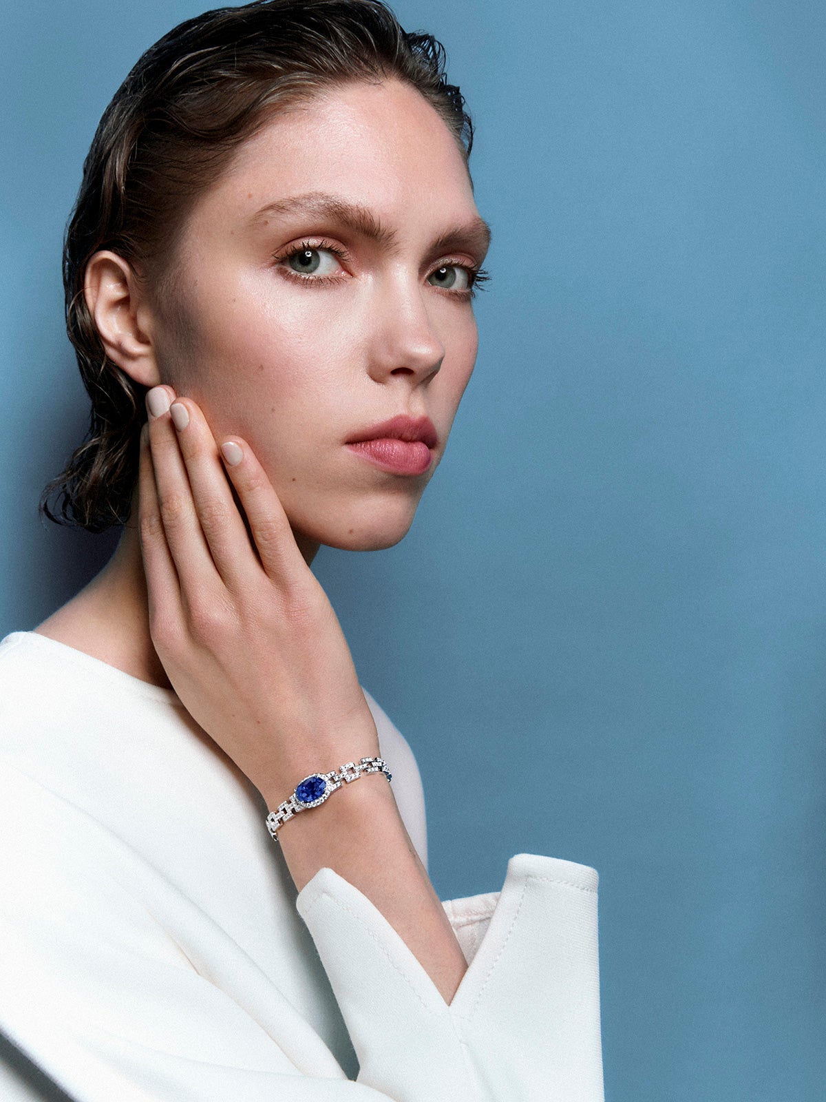 18K White Gold Bracelet with Royal Blue Sapor