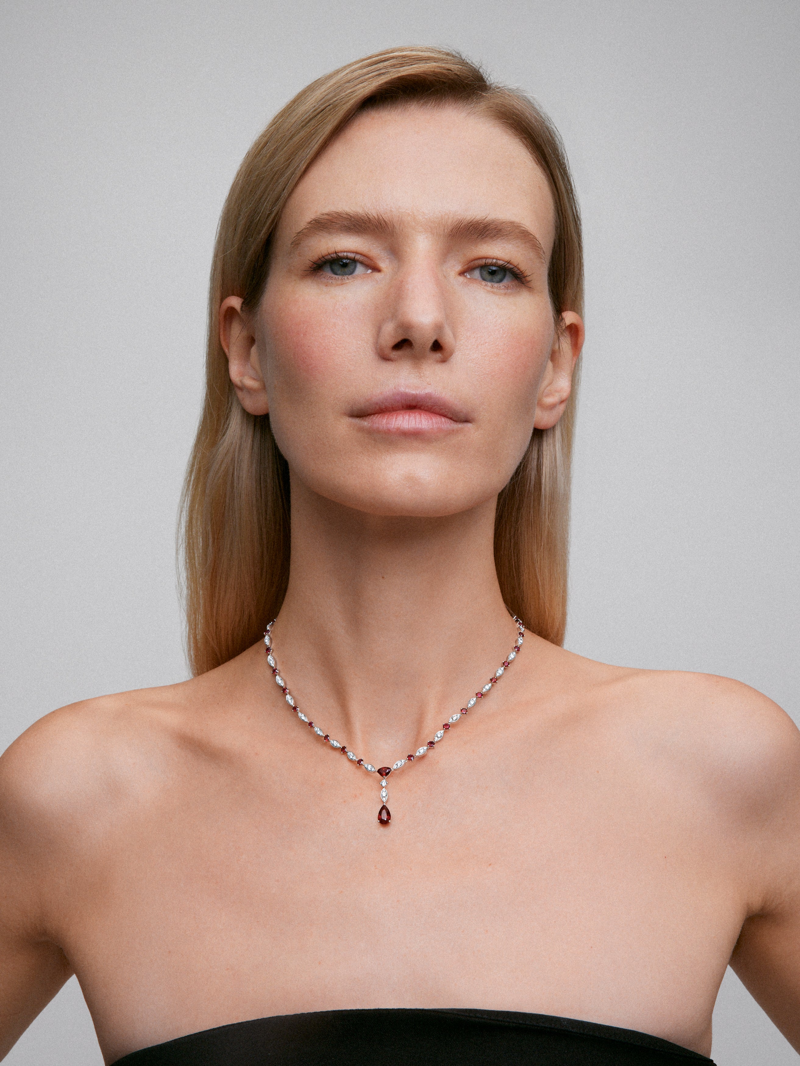 18K white gold necklace with 36 pear and trillion cut red rubies with a total of 3.59 cts and 136 brilliant cut diamonds with a total of 7.1 cts