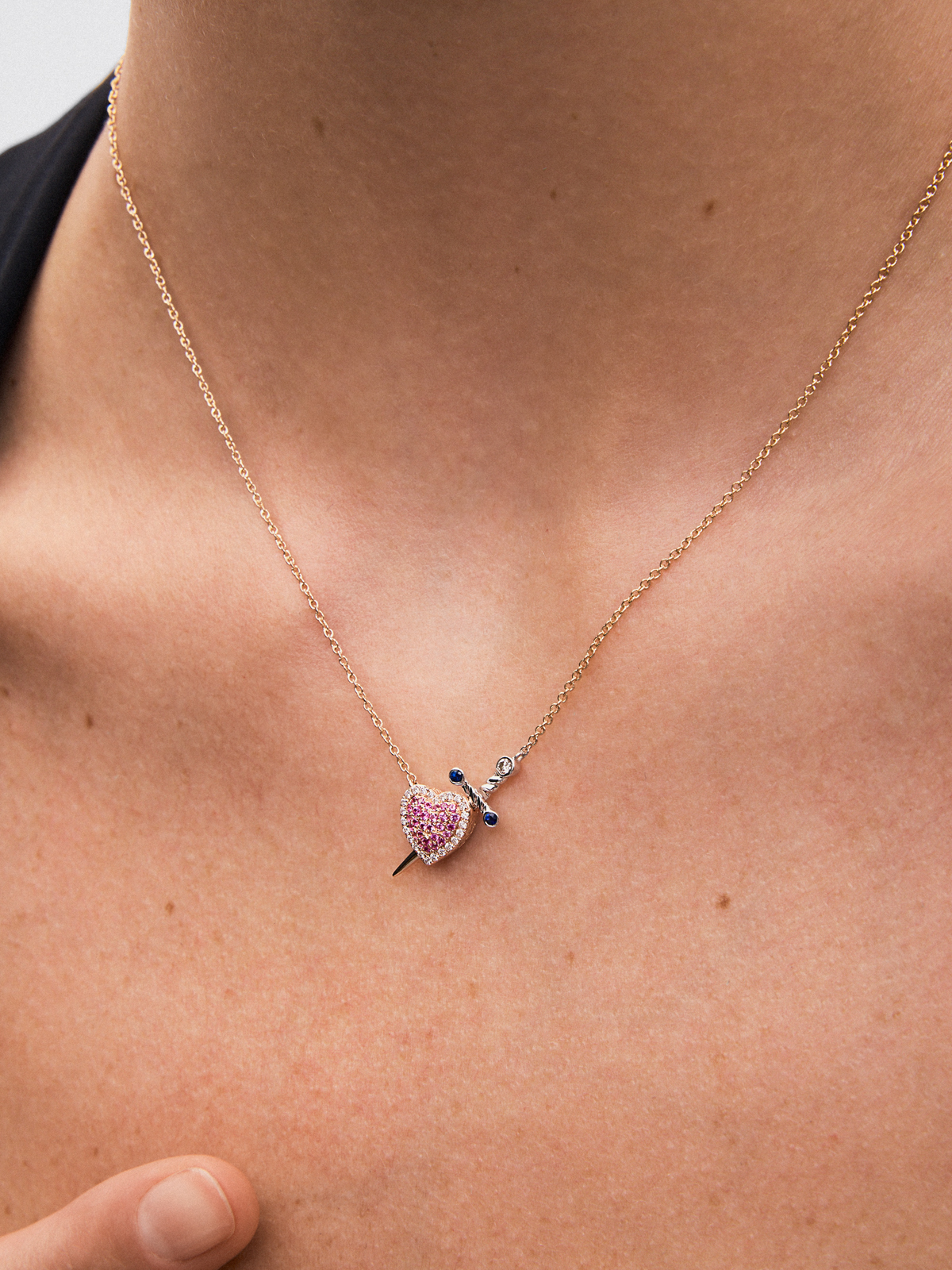 18kt pink and white gold pendant with diamonds and sapphires