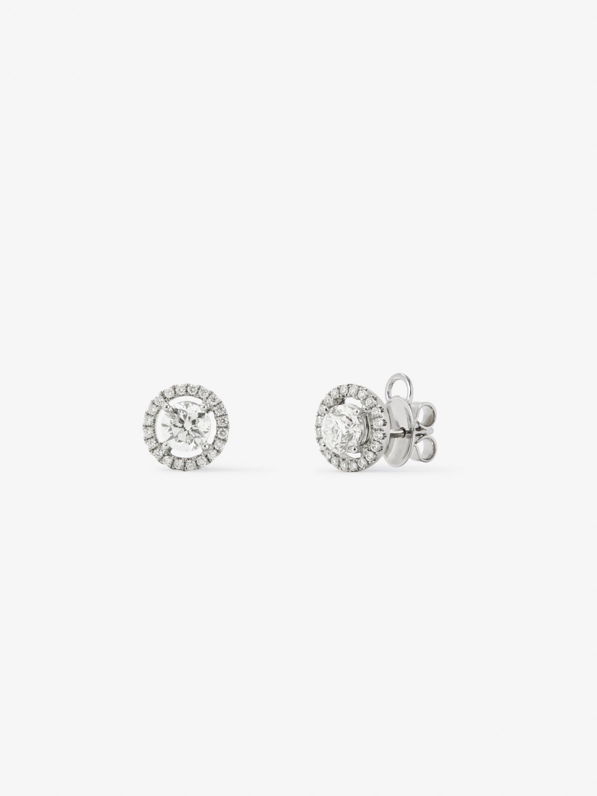 18K white gold earrings with 36 brilliant-cut diamonds with a total of 2.26 cts