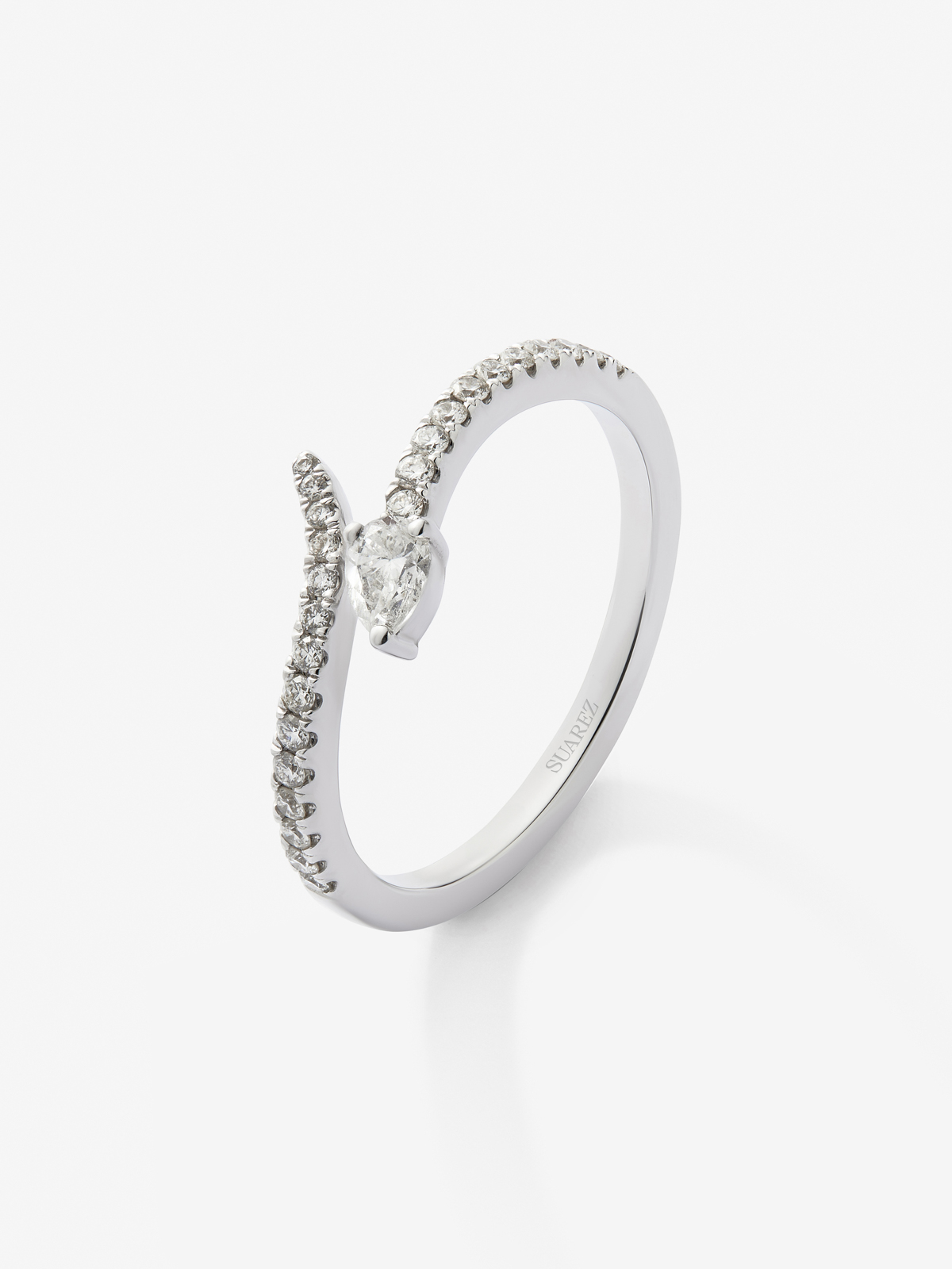 You and me ring in 18K white gold with a pear-cut diamond of 0.14 cts and 25 brilliant-cut diamonds with a total of 0.17 cts