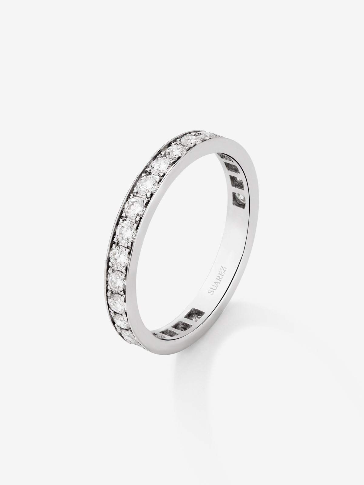 Entire 18K white gold ring with 25 brilliant-cut diamonds with a total of 1.37 cts