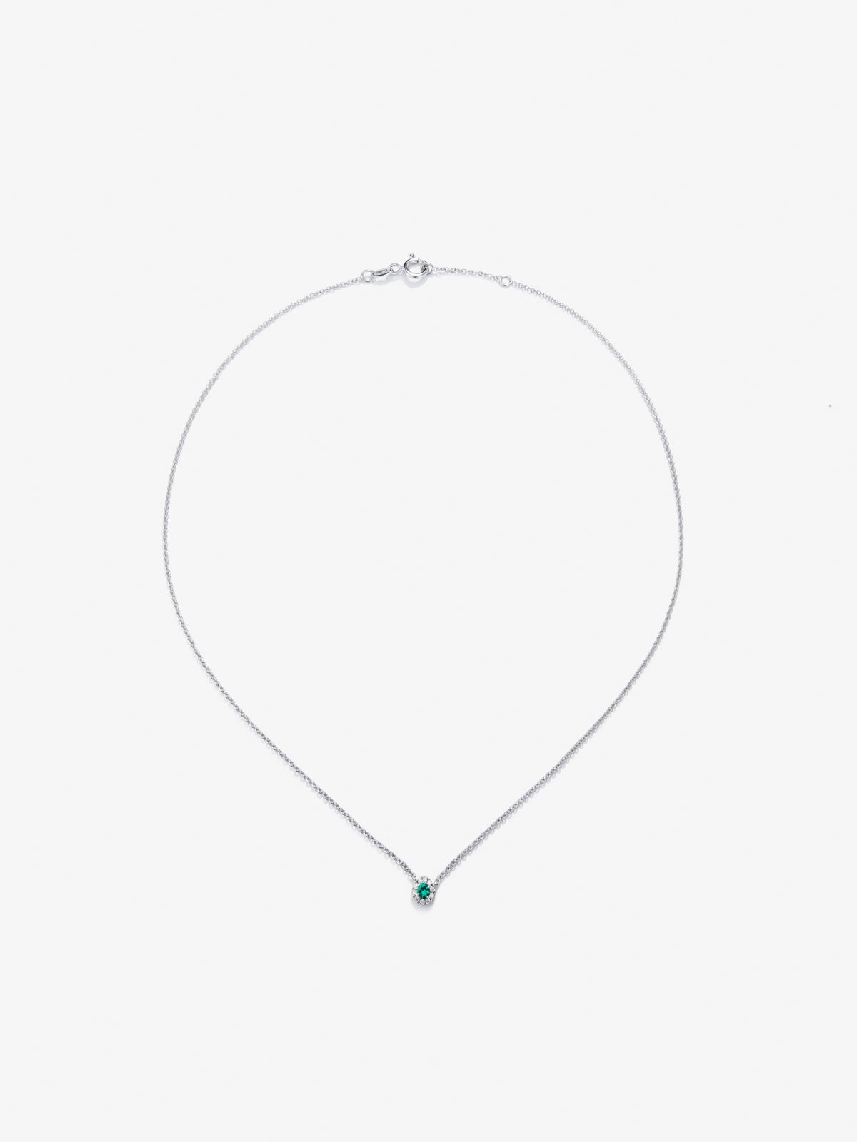 18K white gold pendant with 0.33 ct brilliant-cut emerald and 0.09 ct brilliant-cut diamonds